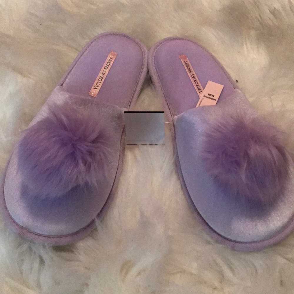 🌸NWT VICTORIAS SECRET POM SLIPPERS🌸 - Picture 3 of 3